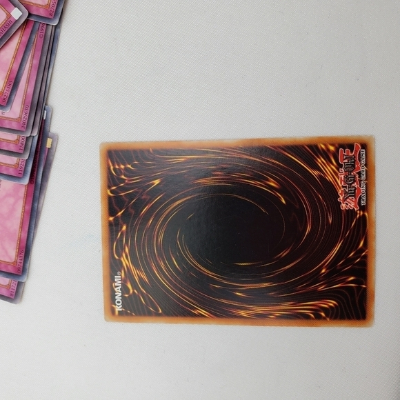 Konami Yu-Gi-Oh Trading Cards Trap Card Lot Of 190 Cards + Collectible Tin 1996 - Picture 10 of 14